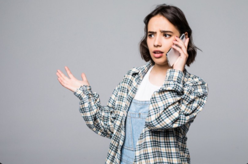 What to do when 7242098265 calls or texts you