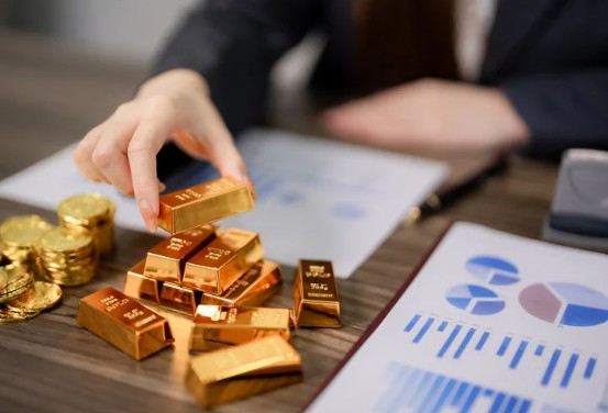 How A Financial Advisor Can Simplify Investment Management in Naples